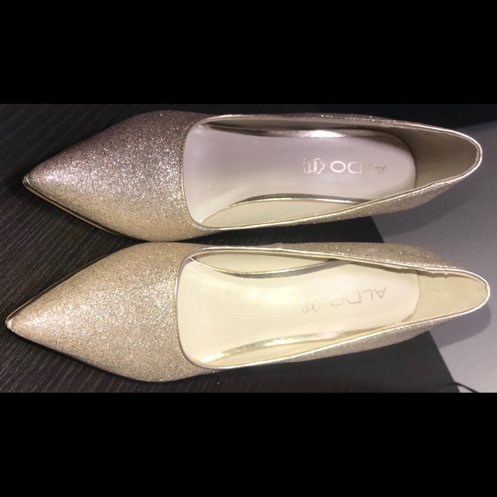 Beautiful Aldo Goldie-86 pumps